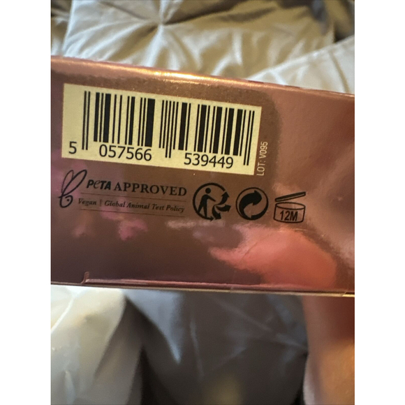 Elf X I Heart Revolution Christmas Cheer Highlighter Buddy - Picture 9 of 9